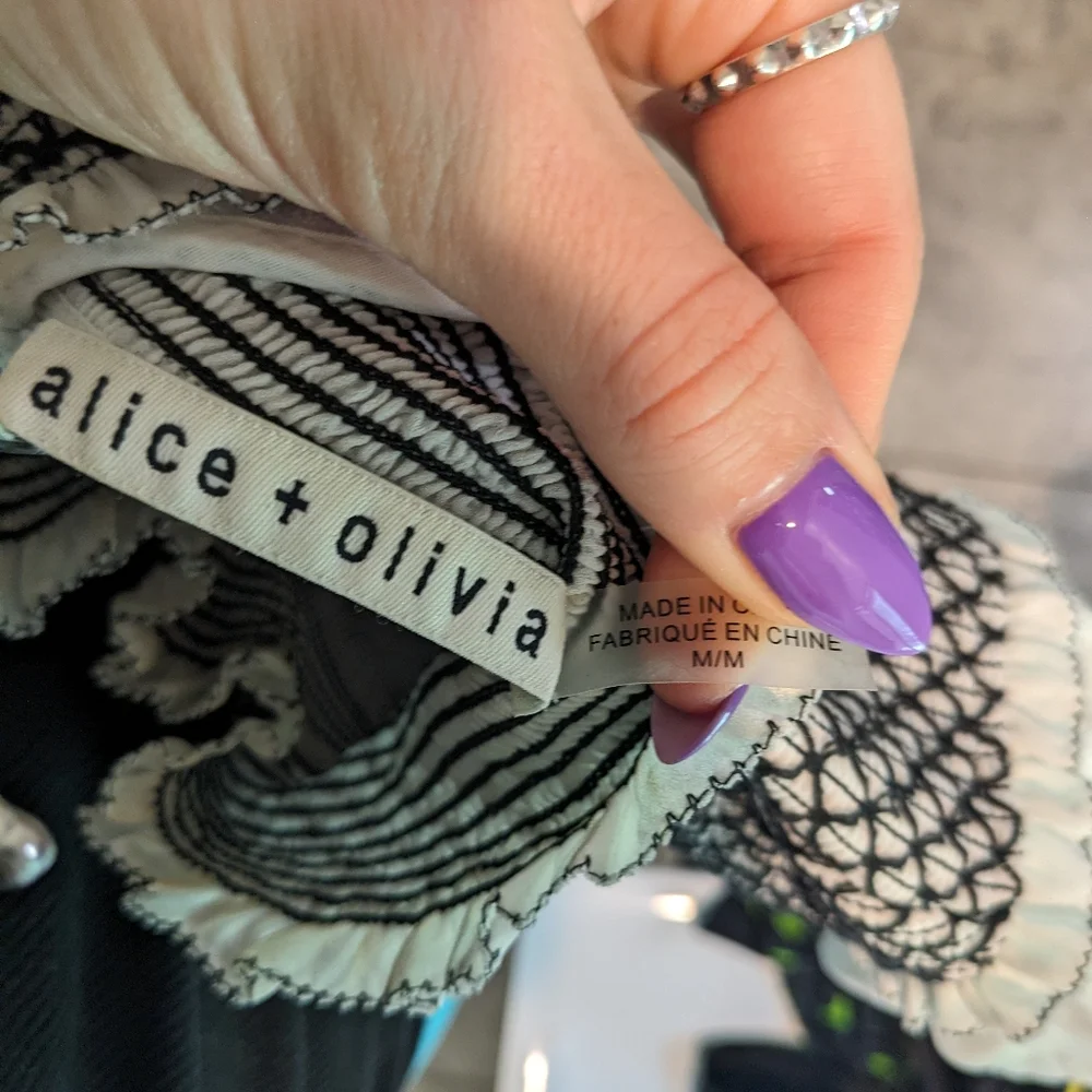 Alice + Olivia Black and White Patterned Top - Picture 7 of 8